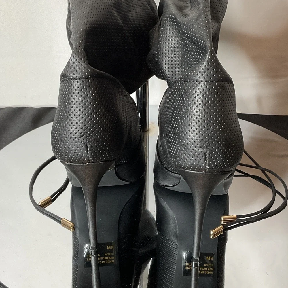 Cape Robbin Black Heeled Boots with Gold Zipper - Picture 4 of 5